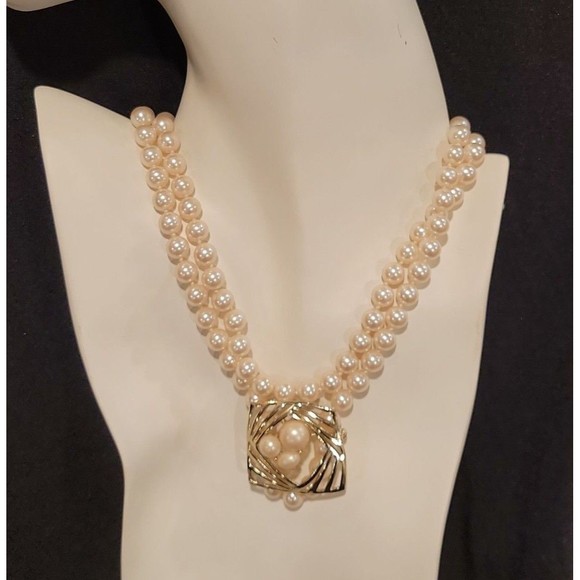 Vintage Mid Century Gold Tone Brooch Pin Collection Faux Pearl Necklace Lot 5 - Picture 8 of 12